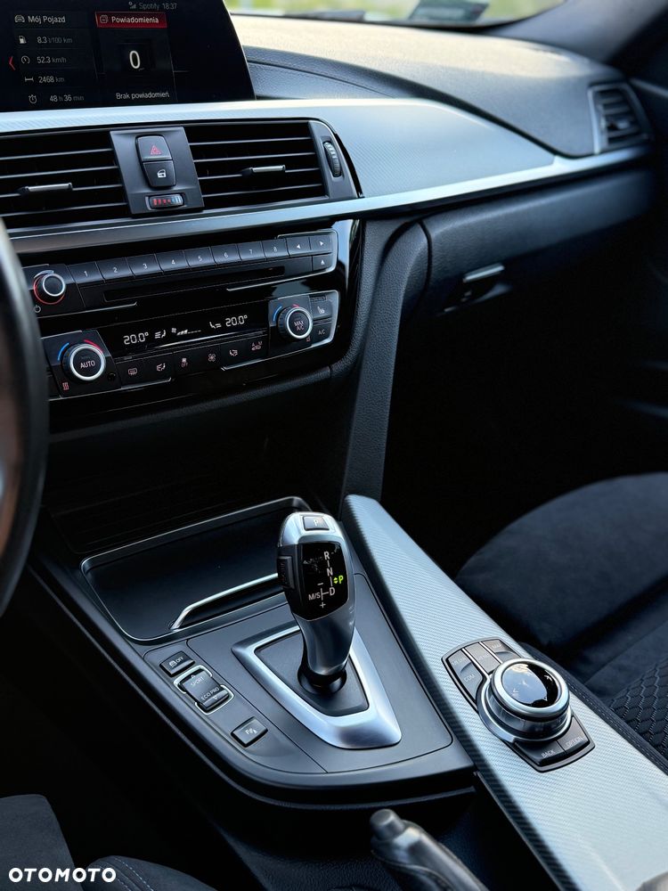 BMW Seria 3 318i M Sport - 14