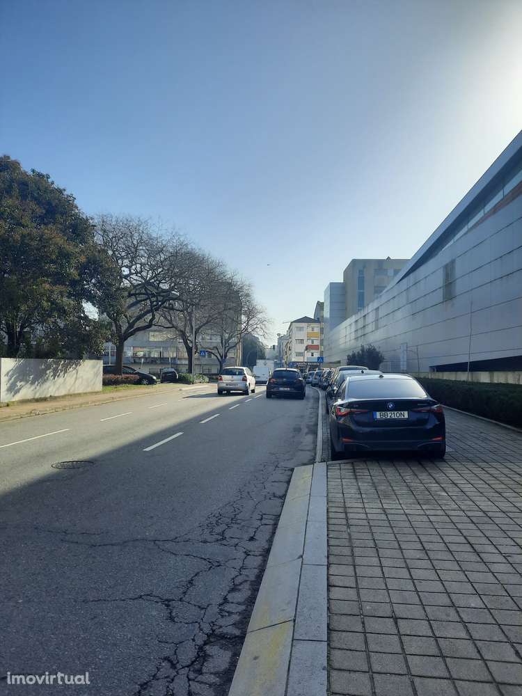 T1 Rua Egas Moniz - Grande imagem: 3/25