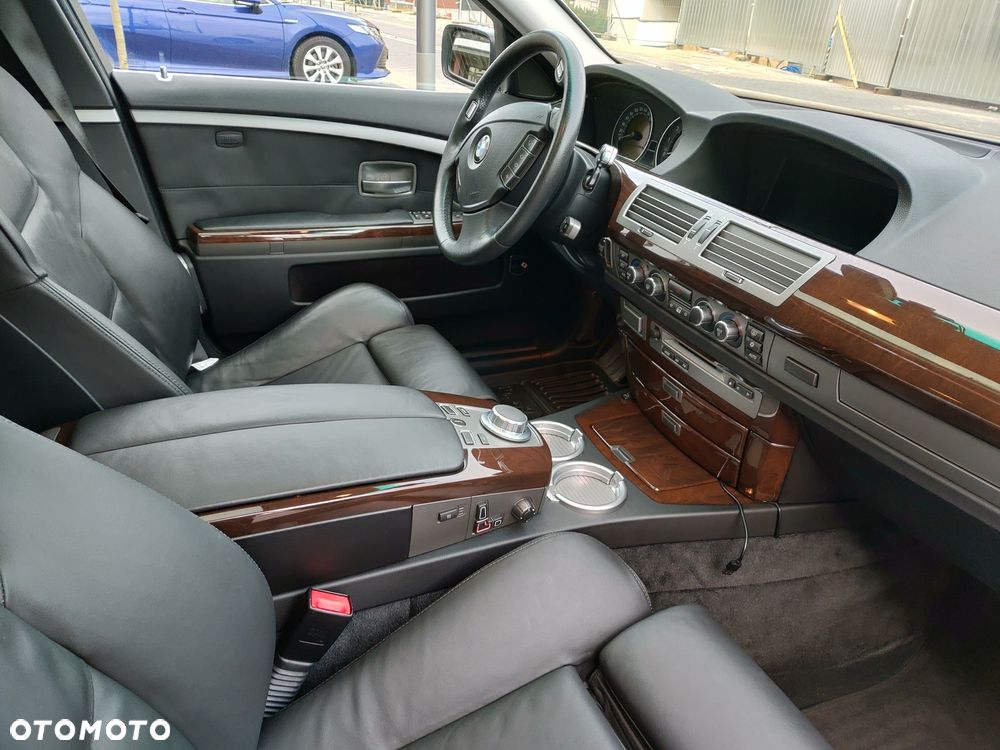 BMW Seria 7 740i - 12