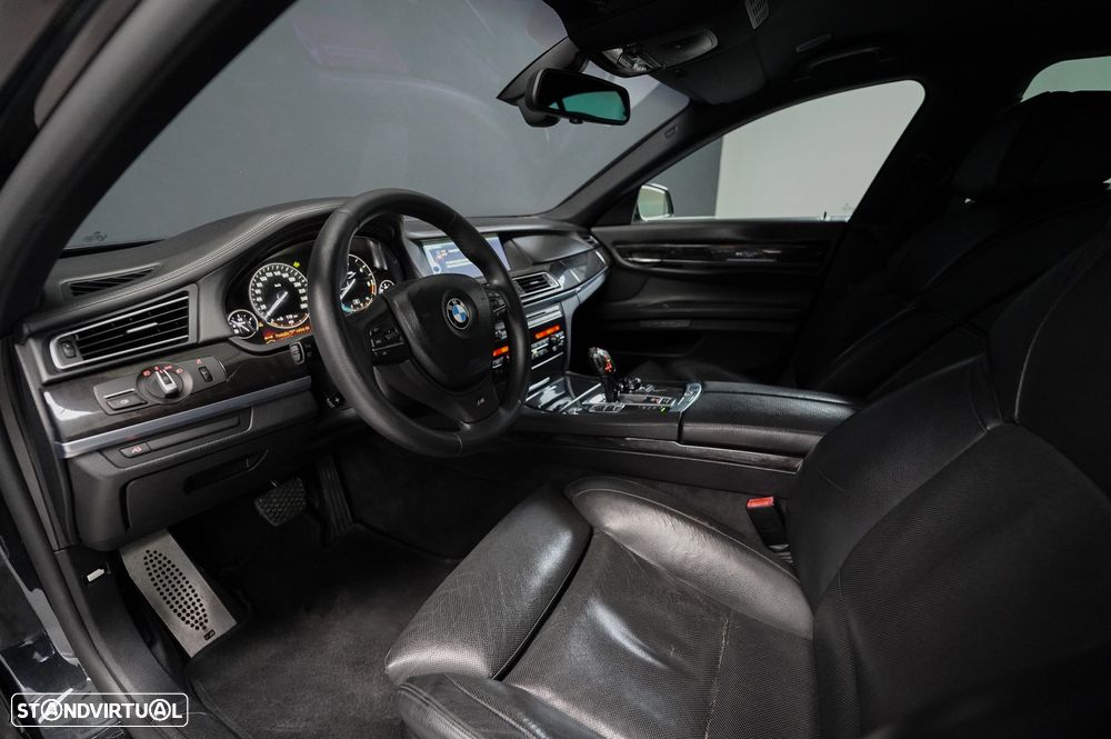 BMW 740 d Pack M - 18