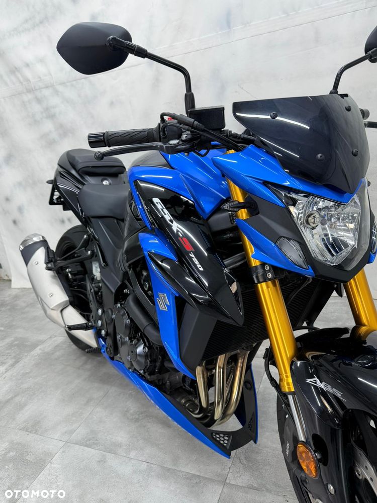 Suzuki GSX - 3