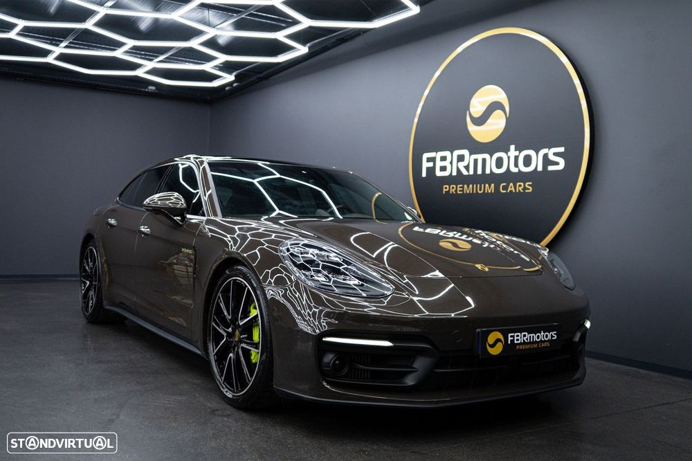 Porsche Panamera Sport Turismo 4 E-Hybrid - 1