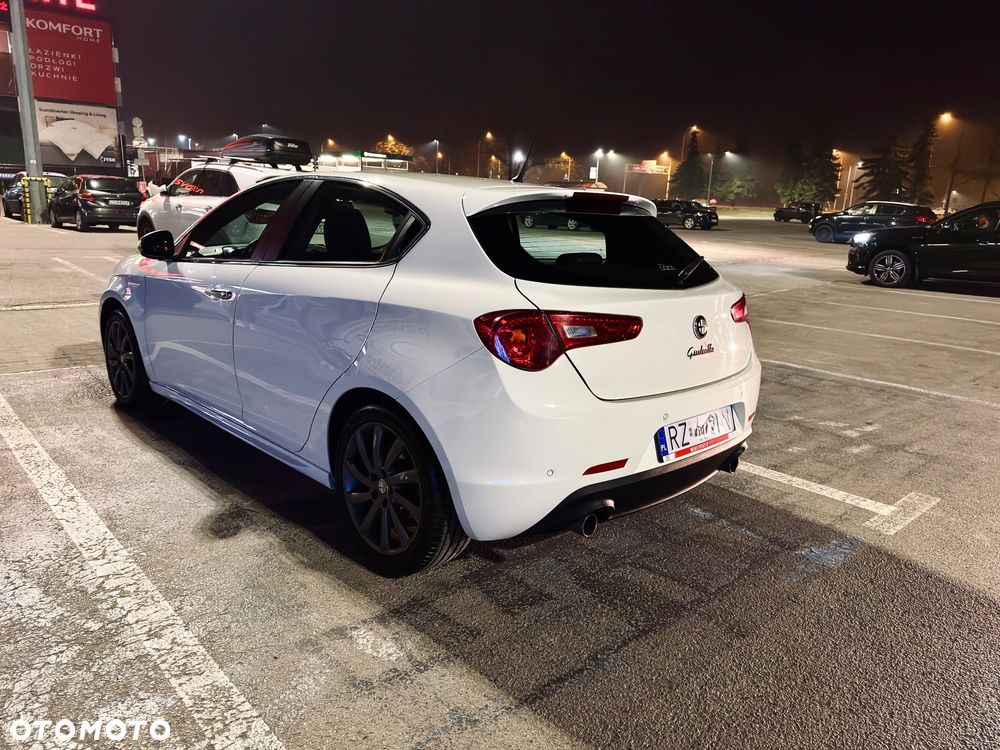 Alfa Romeo Giulietta 2.0 JTDM Distinctive - 4