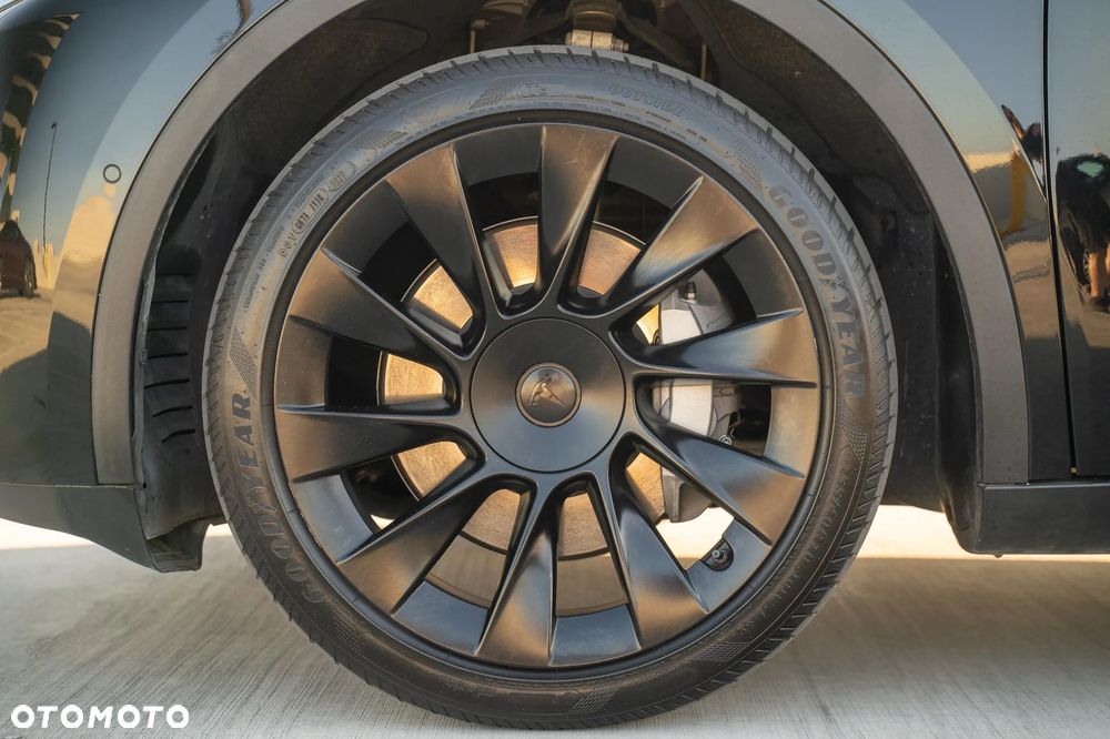Tesla Model Y Long Range RWD - 30
