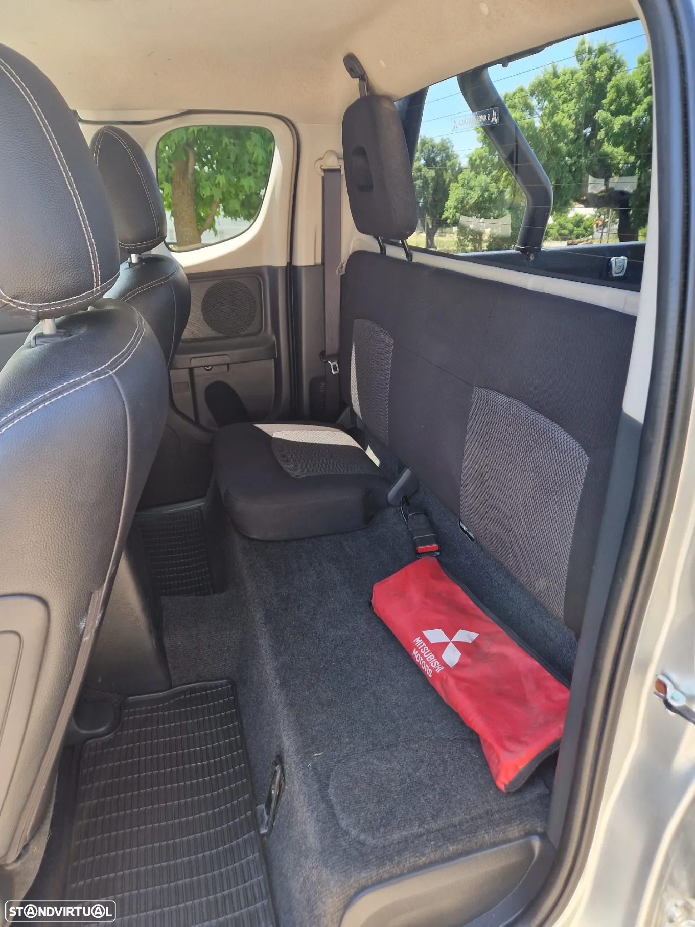 Mitsubishi L200 2.4 DI-D Club Intense Sport Strakar 4WD - 8