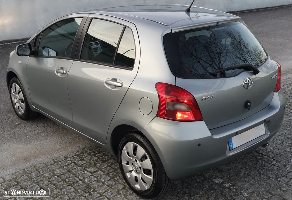 Toyota Yaris 1.0 VVT-i Comfort+AC+VSC - 4