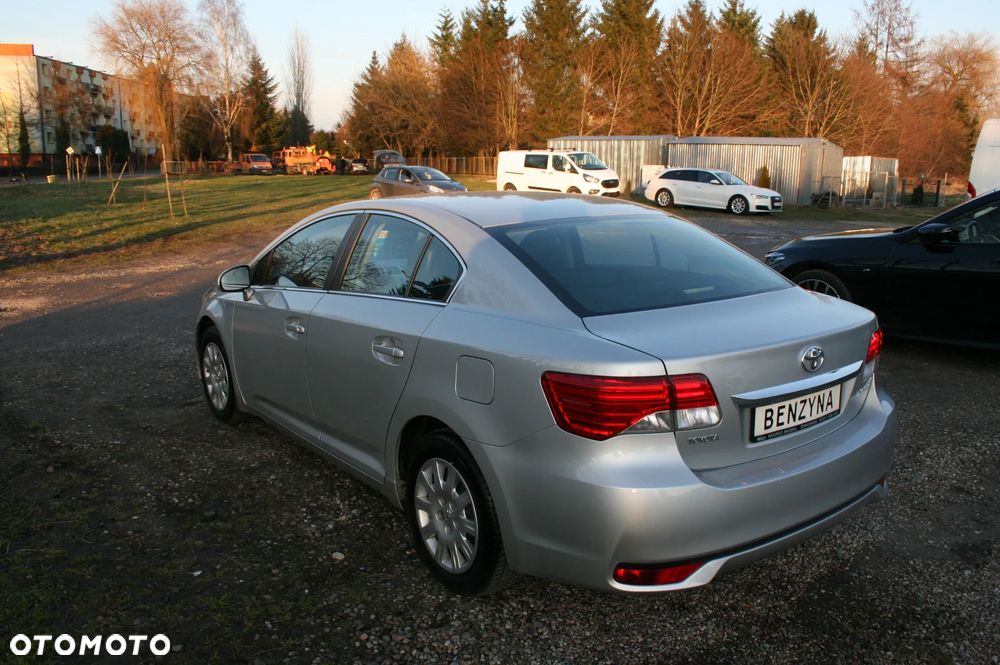 Toyota Avensis - 8