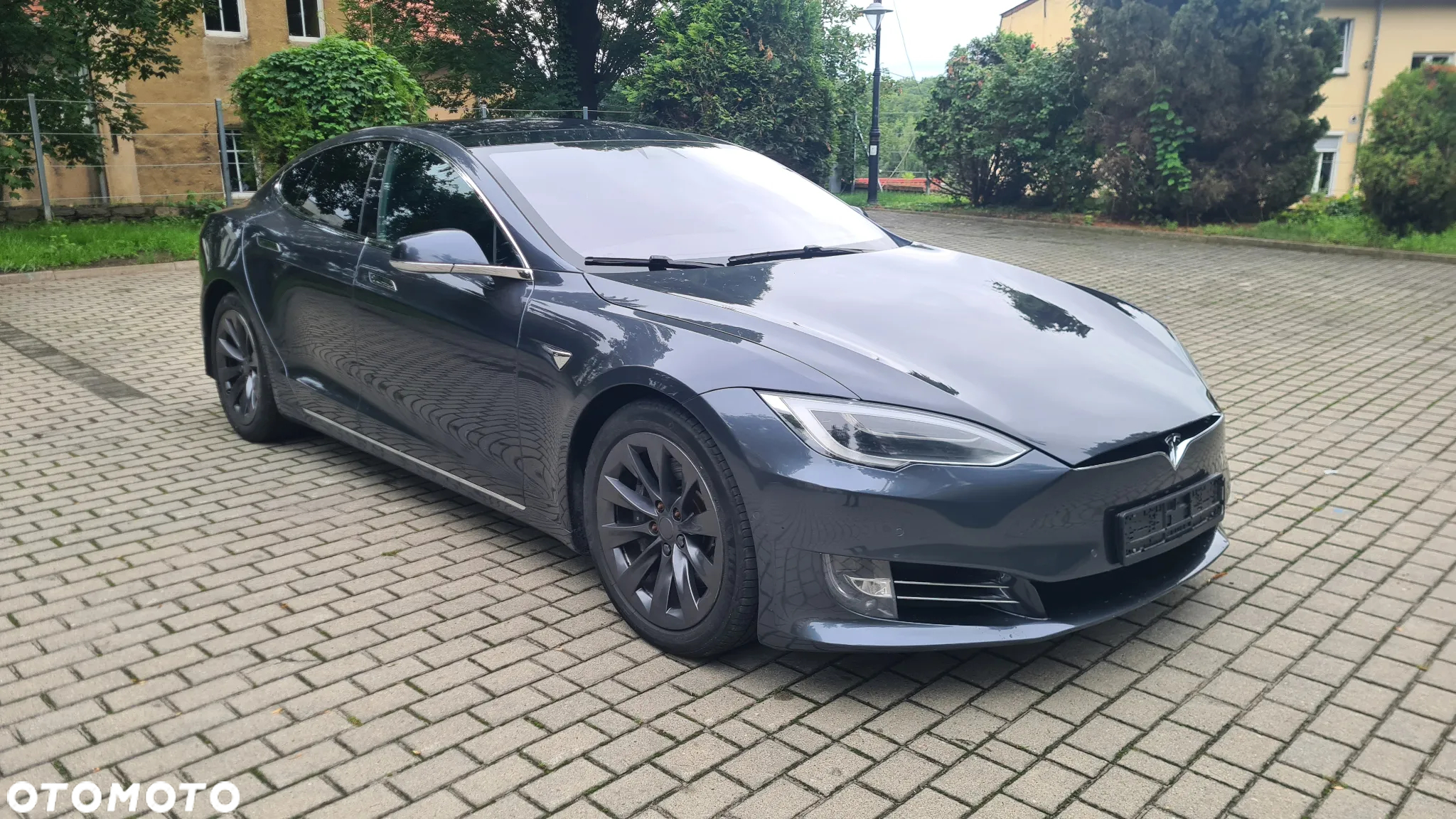 Tesla Model S - 3