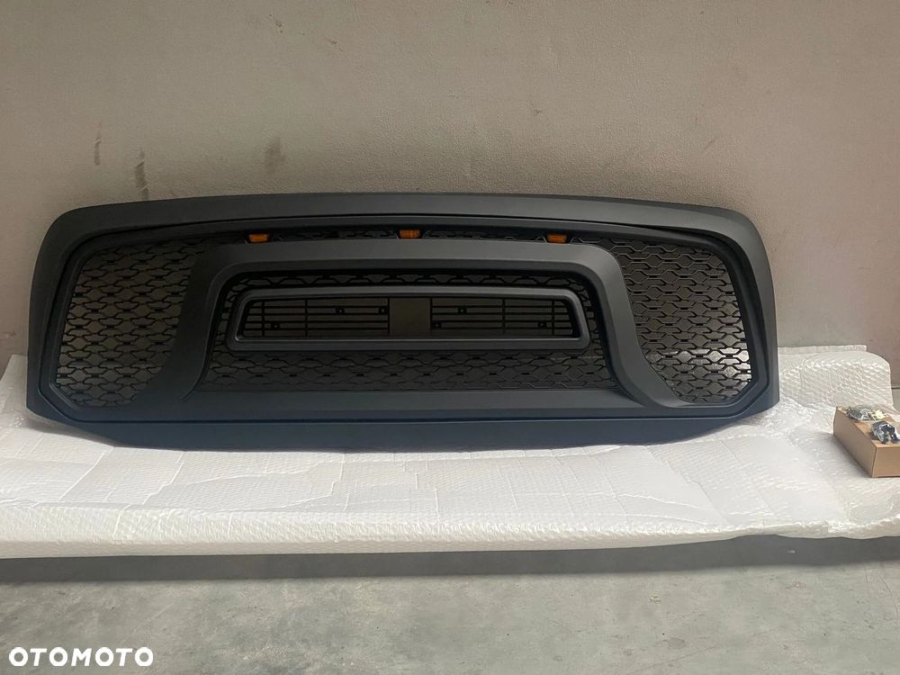 Grill Dodge Ram 1500 2002-2005 - 2