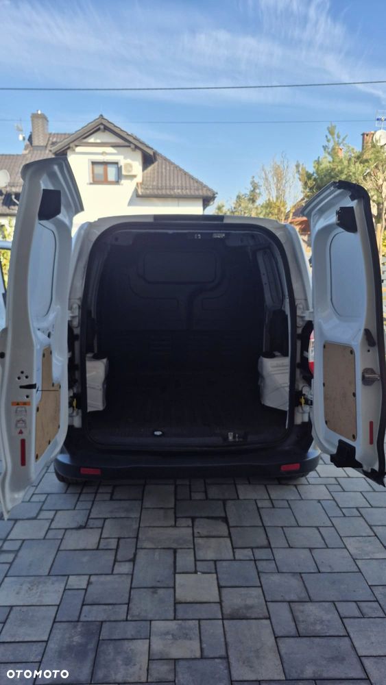 Ford Transit Courier - 8