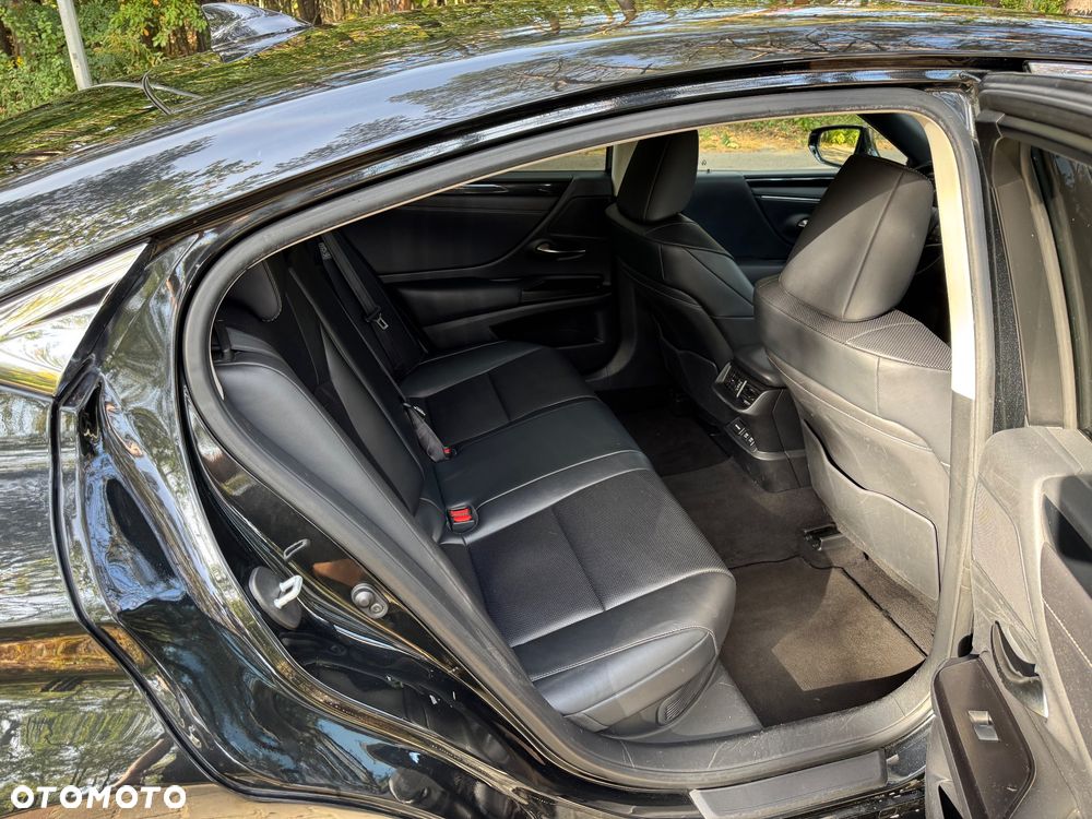 Lexus ES 300h Business Line - 16