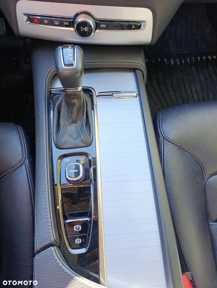 Volvo XC 90 D5 AWD Momentum - 11