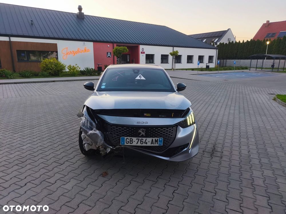 Peugeot 208 - 1