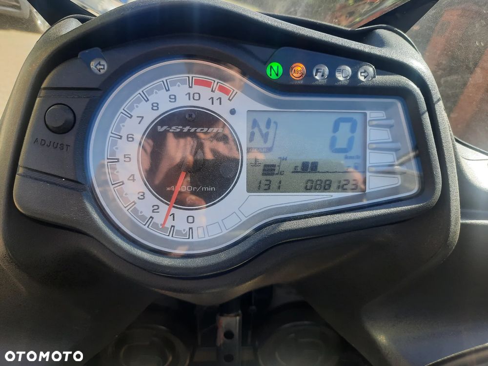 Suzuki V-STROM - 8