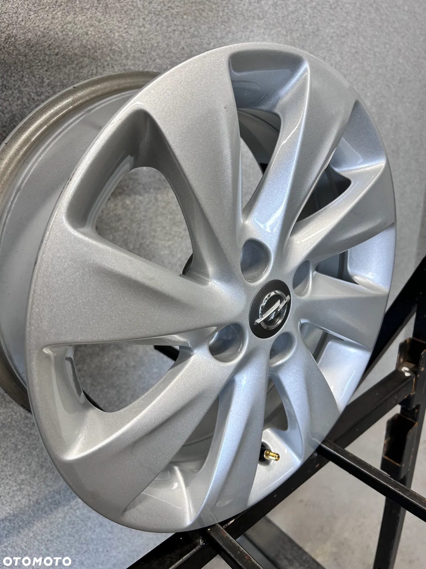 4 FELGI ALU. OPEL CORSA D,E,ADAM 15'' 6J ET39  TPMS - 12