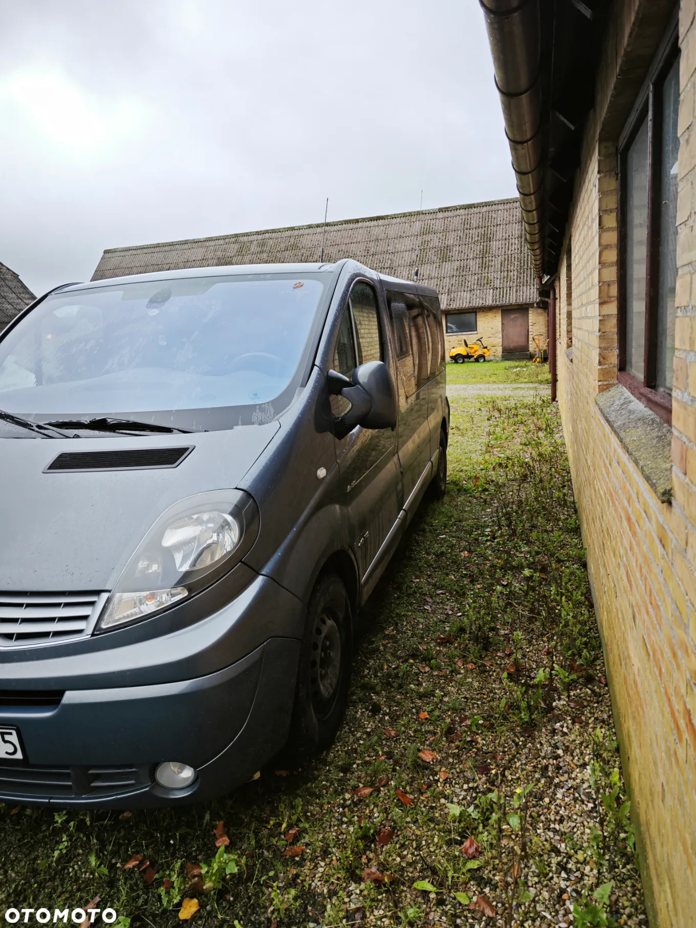 Renault Trafic Grand Passenger Black Edition - 3