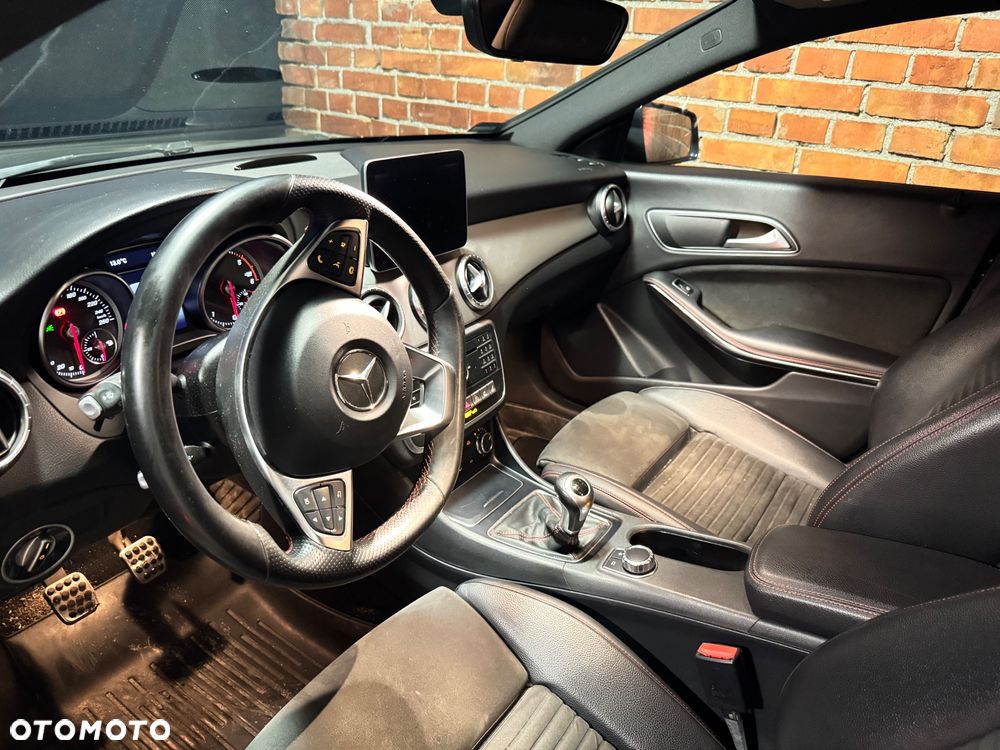 Mercedes-Benz CLA 180 d AMG Line - 4