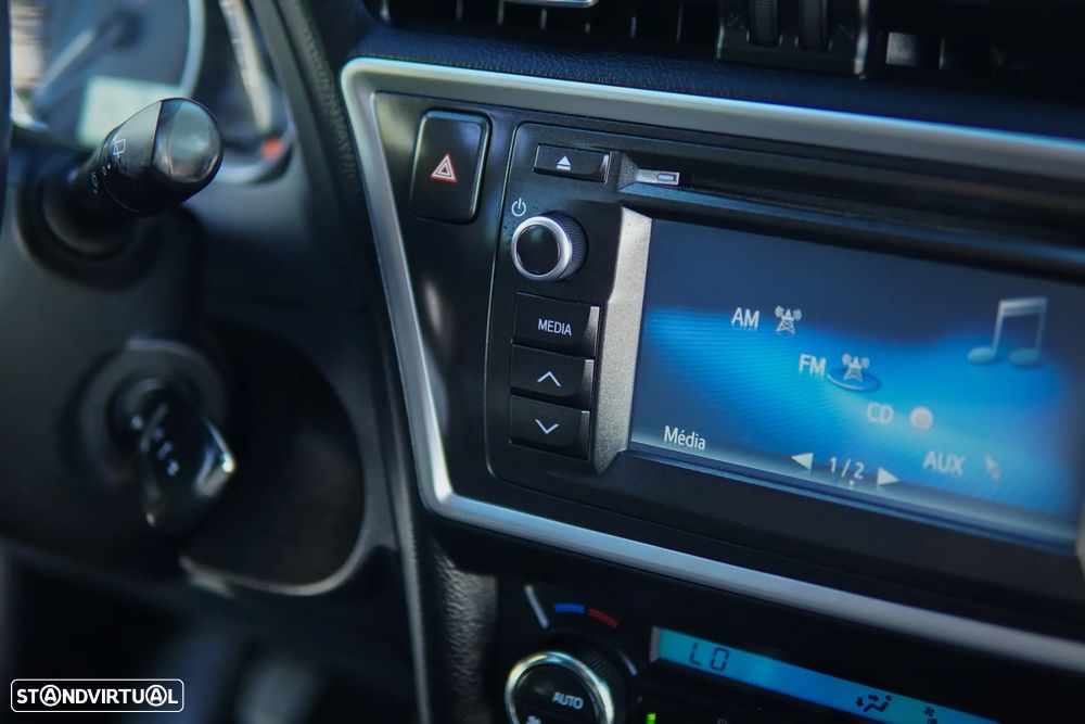 Toyota Auris 1.4 D-4D Exclusive+P.Sport - 50