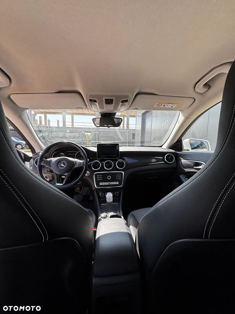 Mercedes-Benz CLA 180 7G-DCT - 10