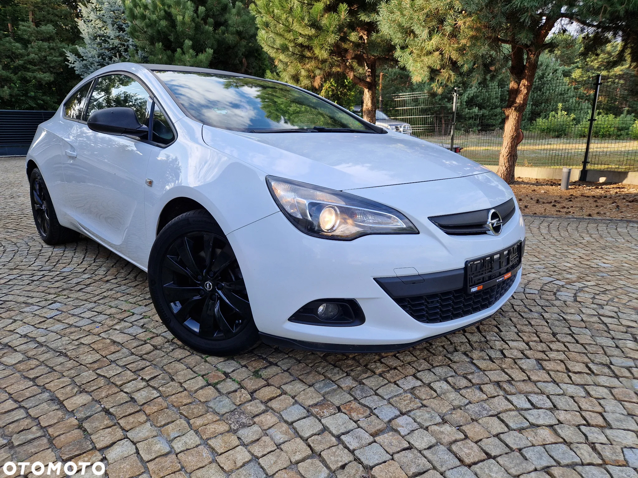 Opel Astra GTC 1.6 D (CDTi) DPF (ecoFLEX) Start/Stop - 2