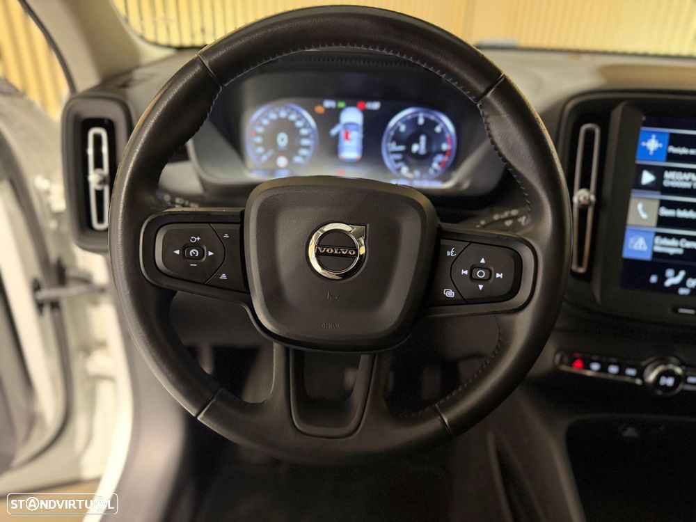 Volvo XC 40 2.0 D3 Momentum Plus Geartronic — fotografia 9