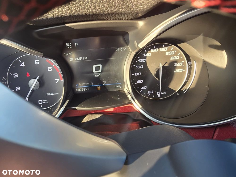 Alfa Romeo Stelvio 2.0 Turbo Veloce Q4 - 6