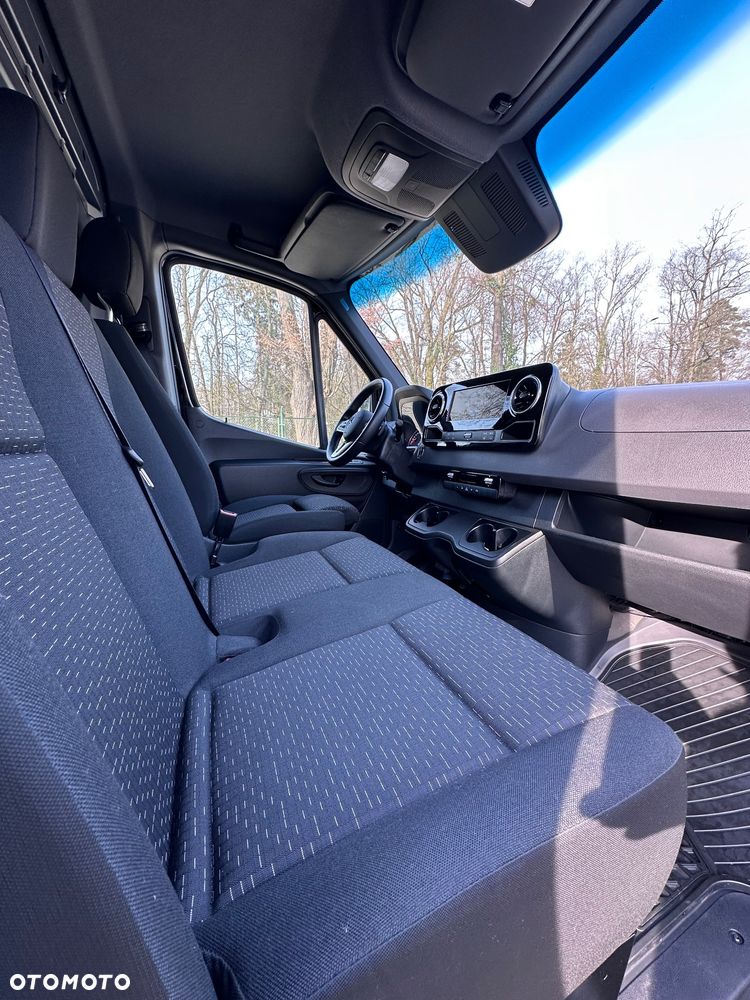 Mercedes-Benz Sprinter - 22