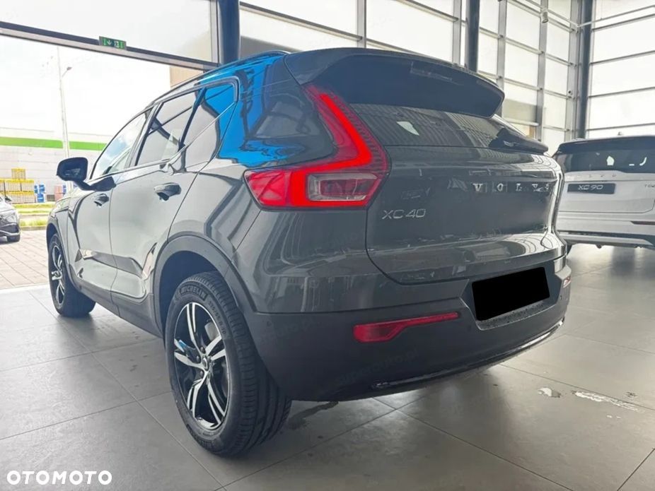 Volvo XC 40 B3 Plus Dark - 3