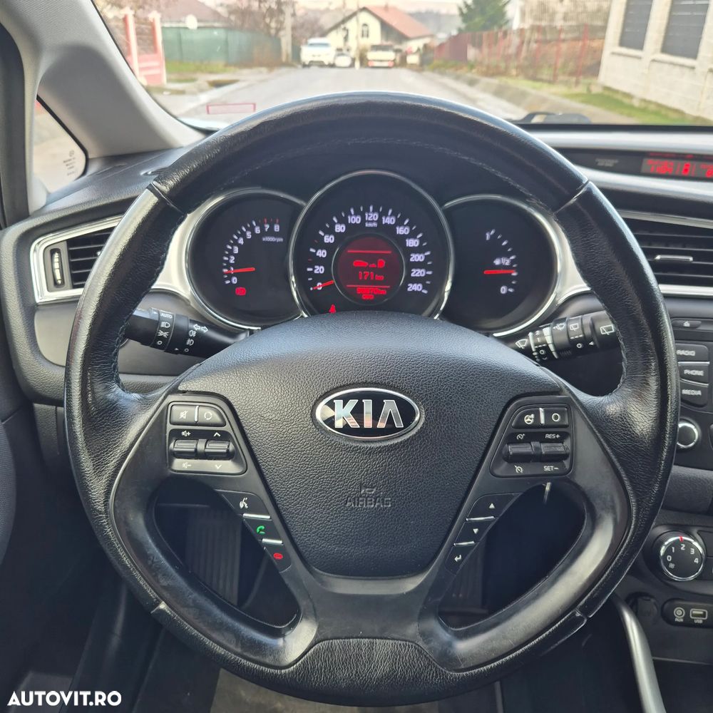 Kia Ceed 1.4 CVVT Dream Team Edition - 9