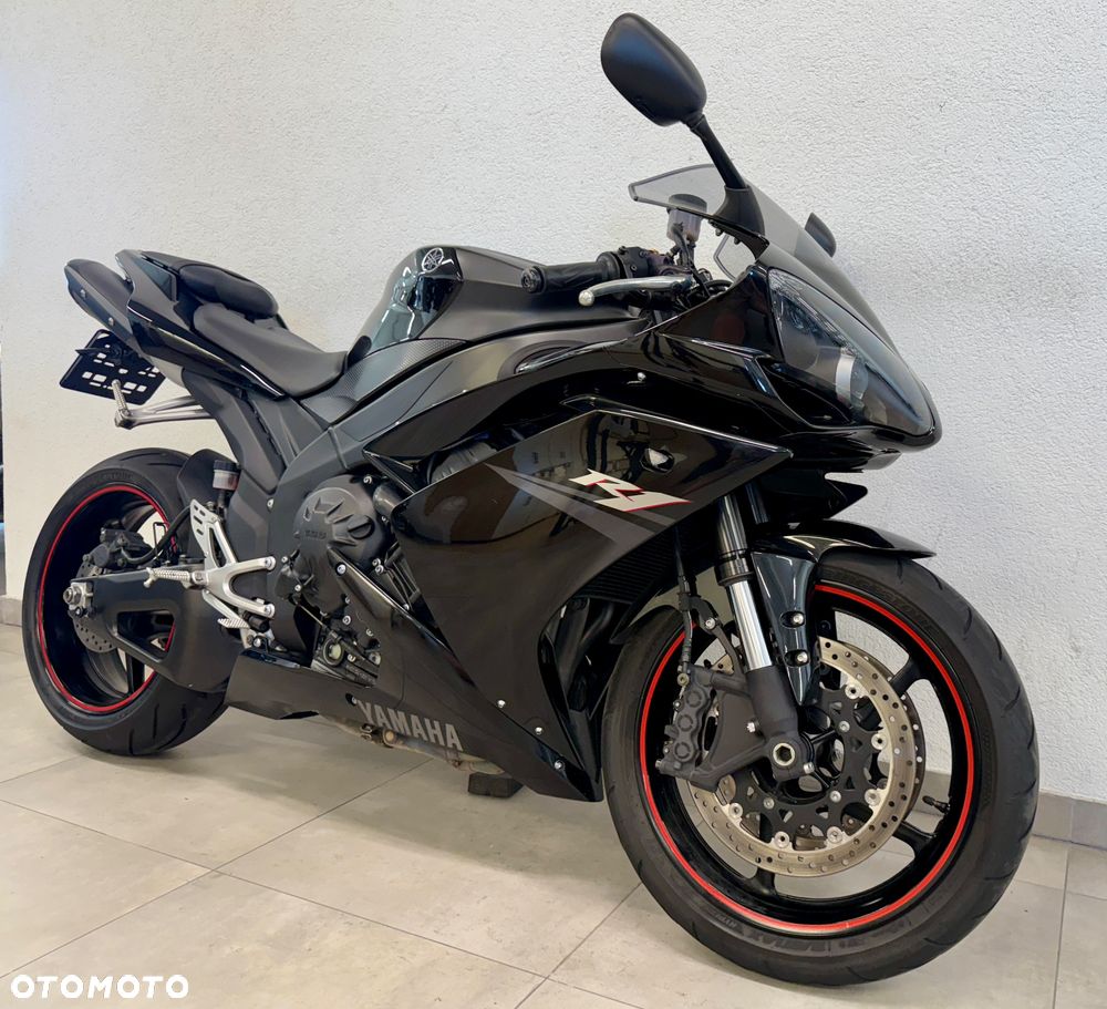 Yamaha R1 - 3