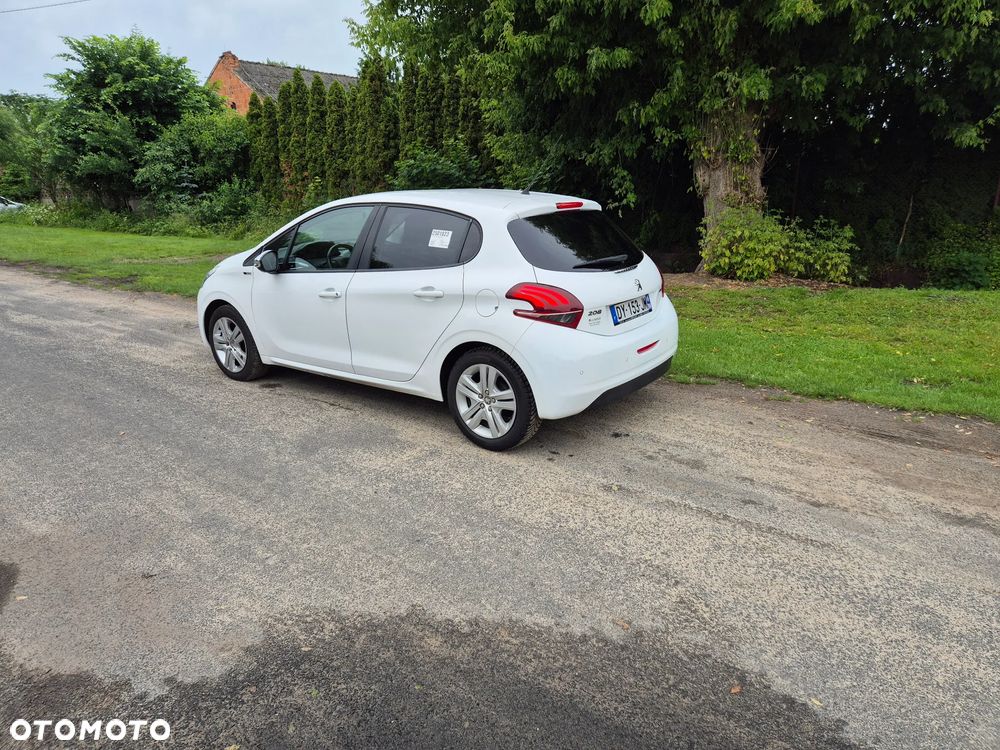 Peugeot 208 - 36