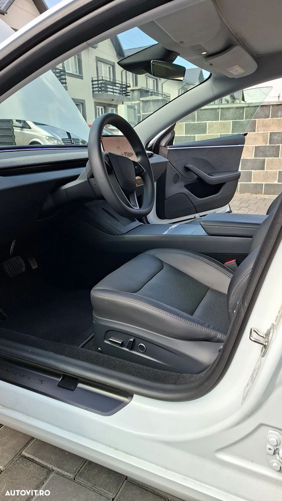 Tesla Model 3 - 10