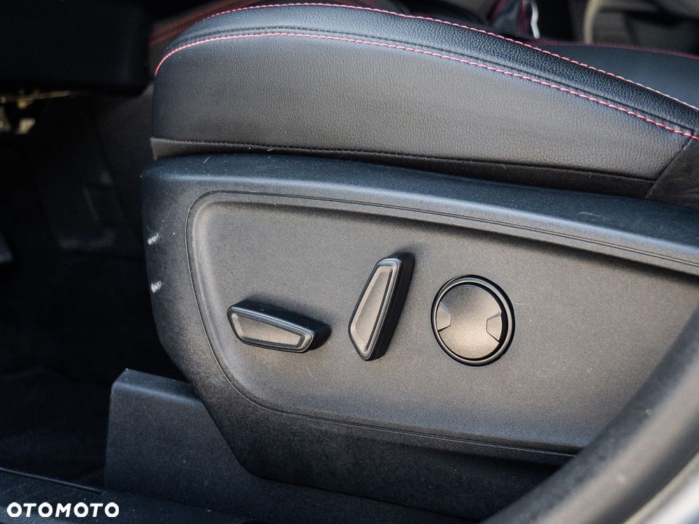 Ford Kuga 1.5 EcoBoost ST-LINE X - 29