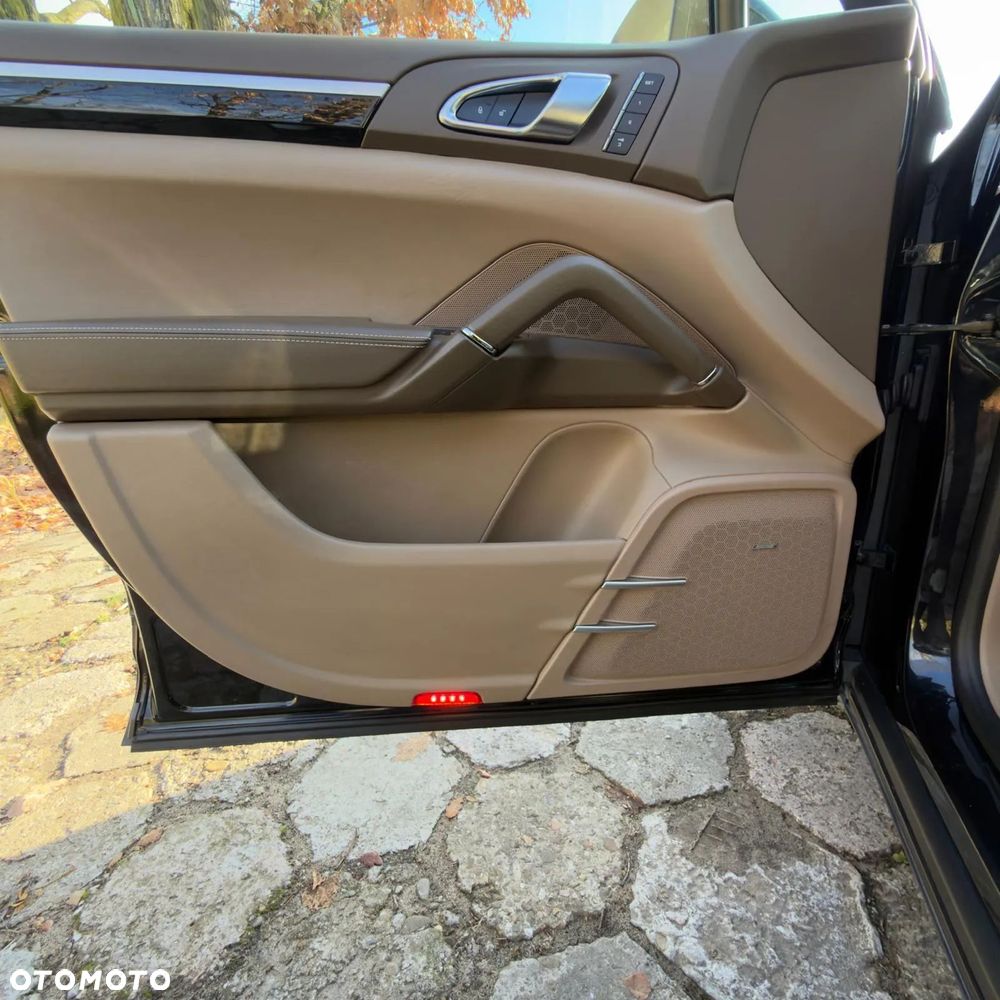 Porsche Cayenne Diesel Platinum Edition - 22