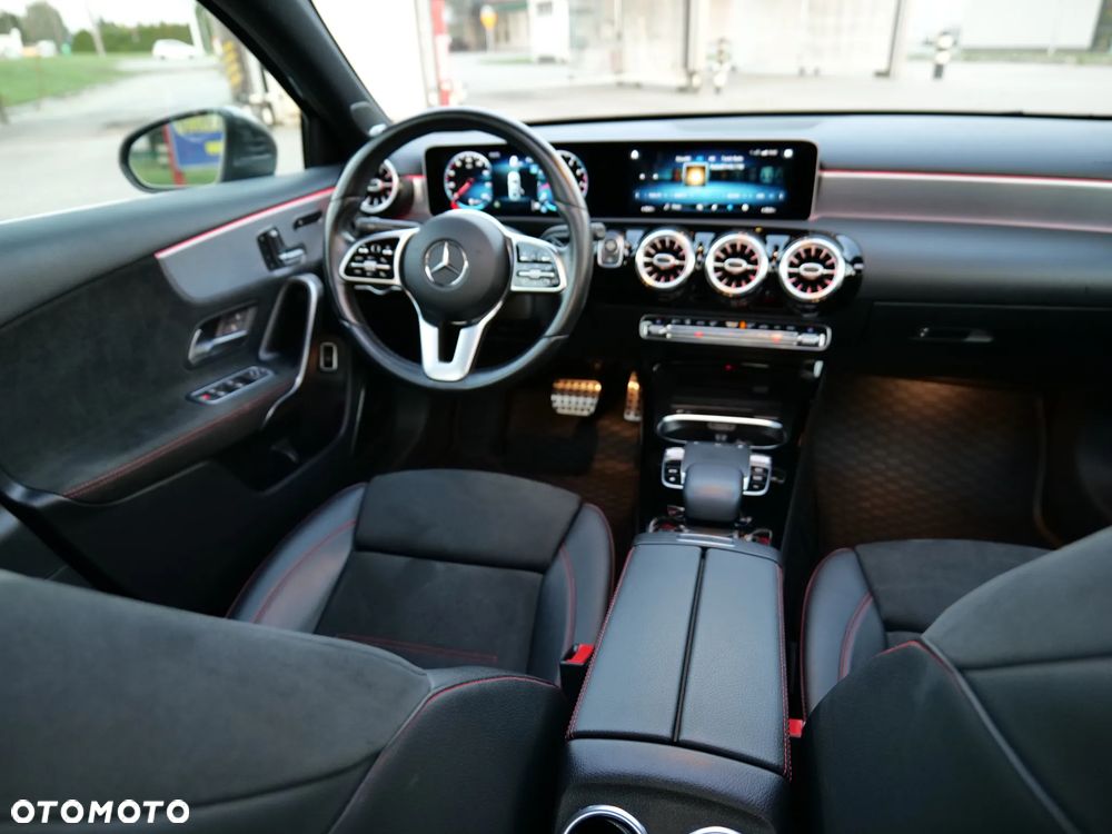 Mercedes-Benz Klasa A 220 4-Matic AMG Line 7G-DCT - 13