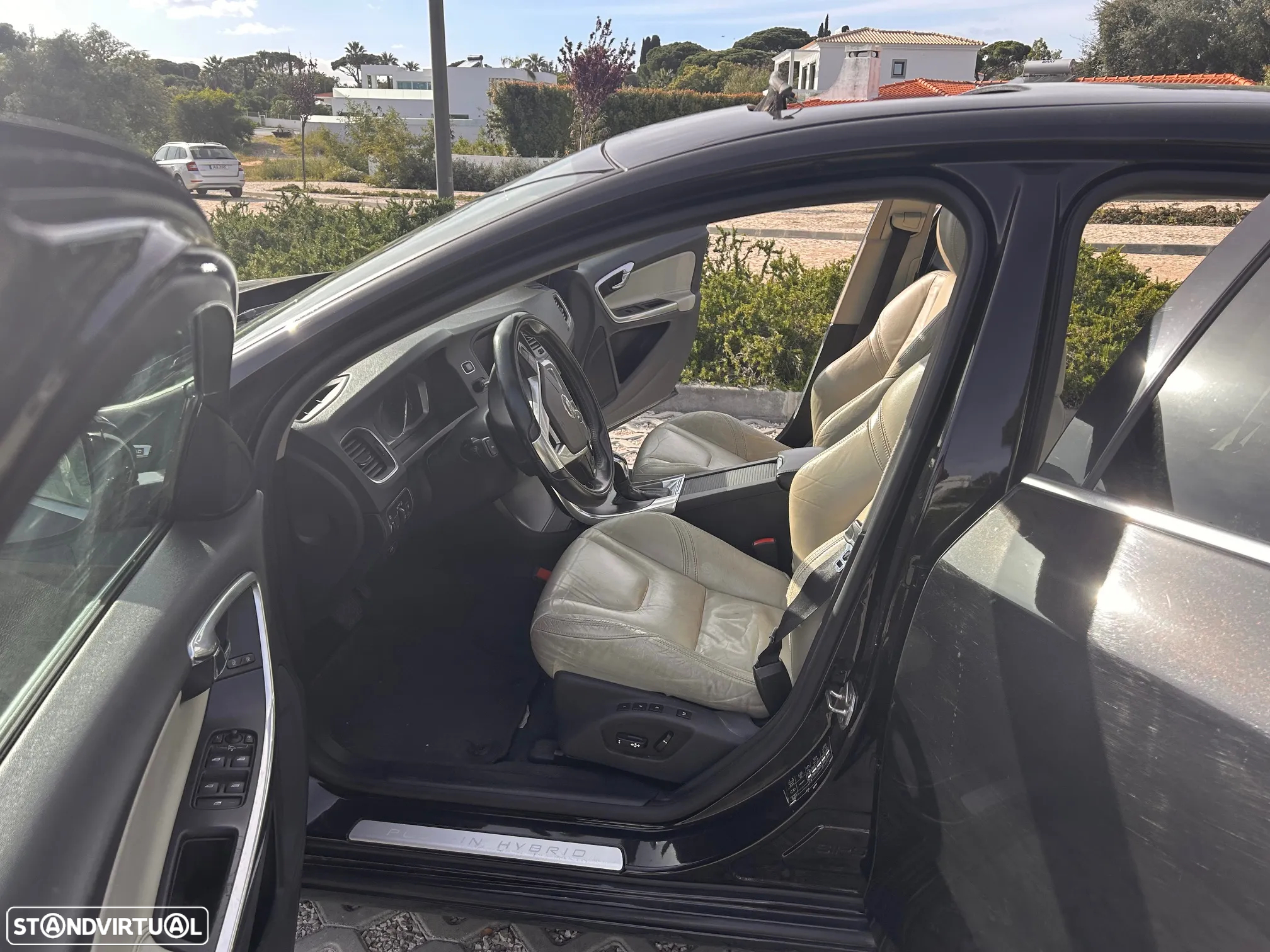 Volvo V60 2.4 D6 Summum AWD Phev - 9