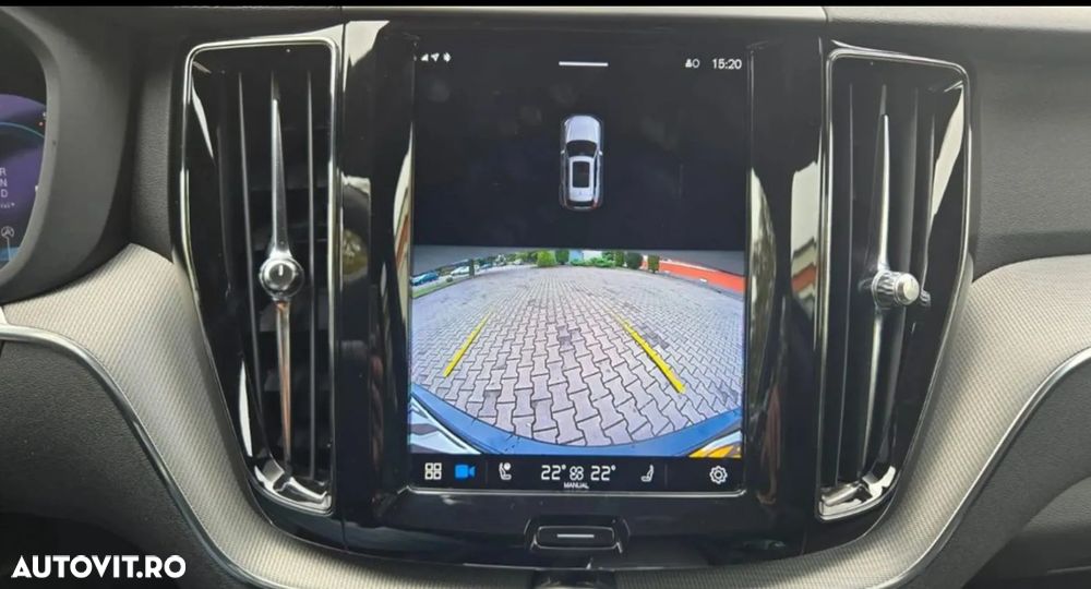 Volvo XC 60 B4 MHEV AWD R-Design - 18