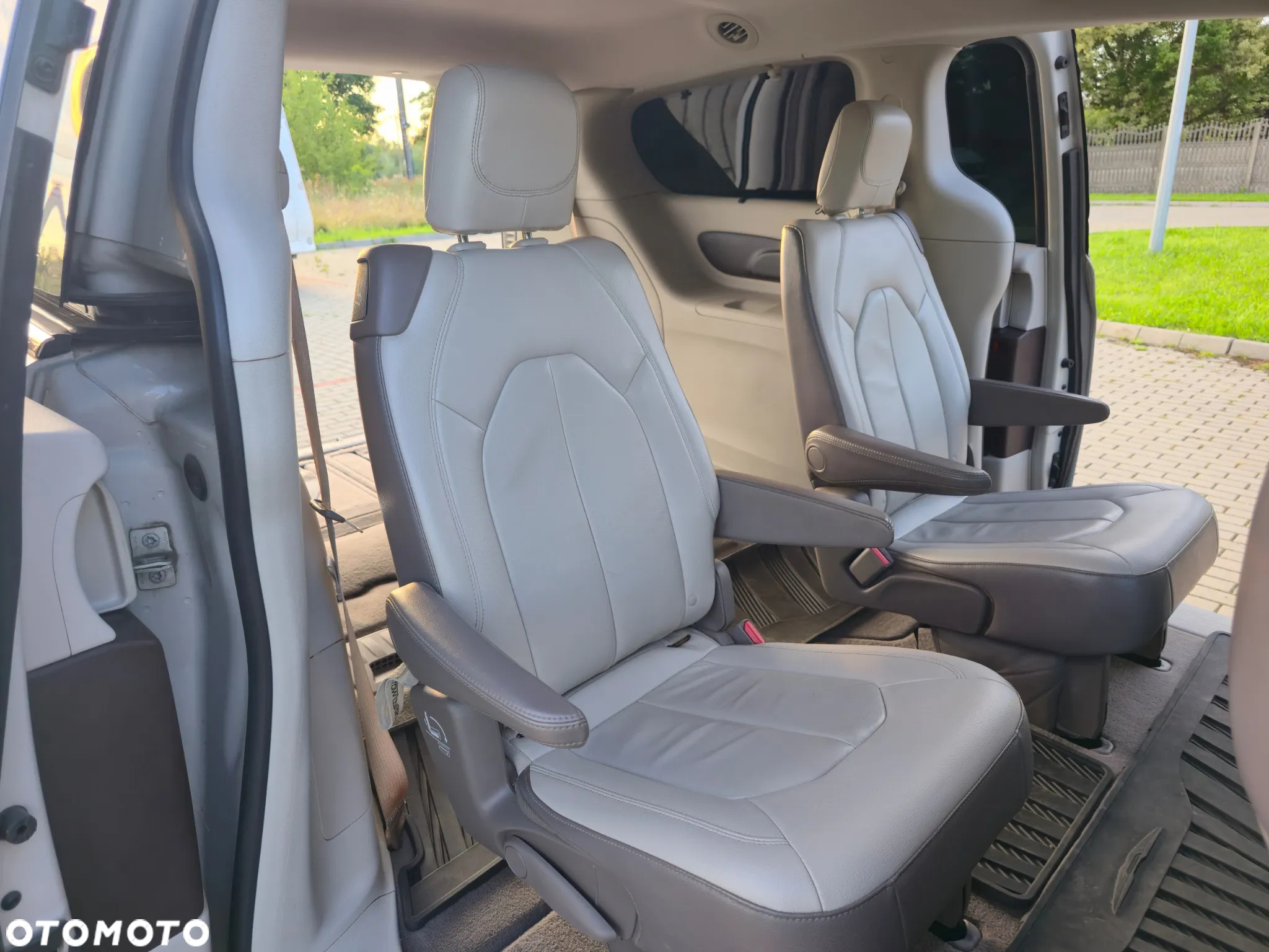 Chrysler Pacifica - 10