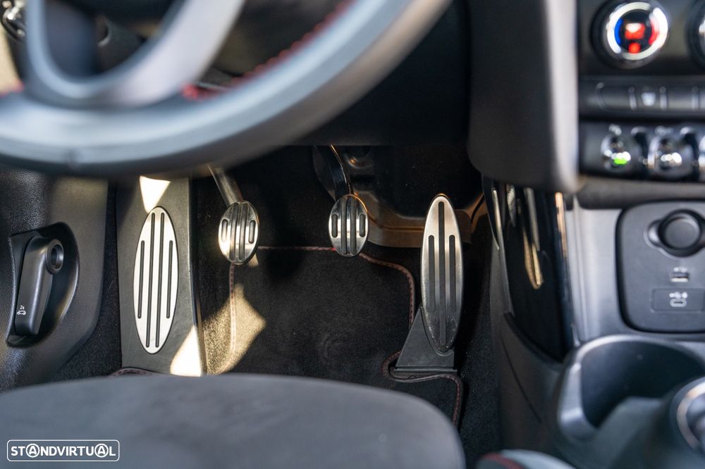 MINI 3 Portas John Cooper Works - 42