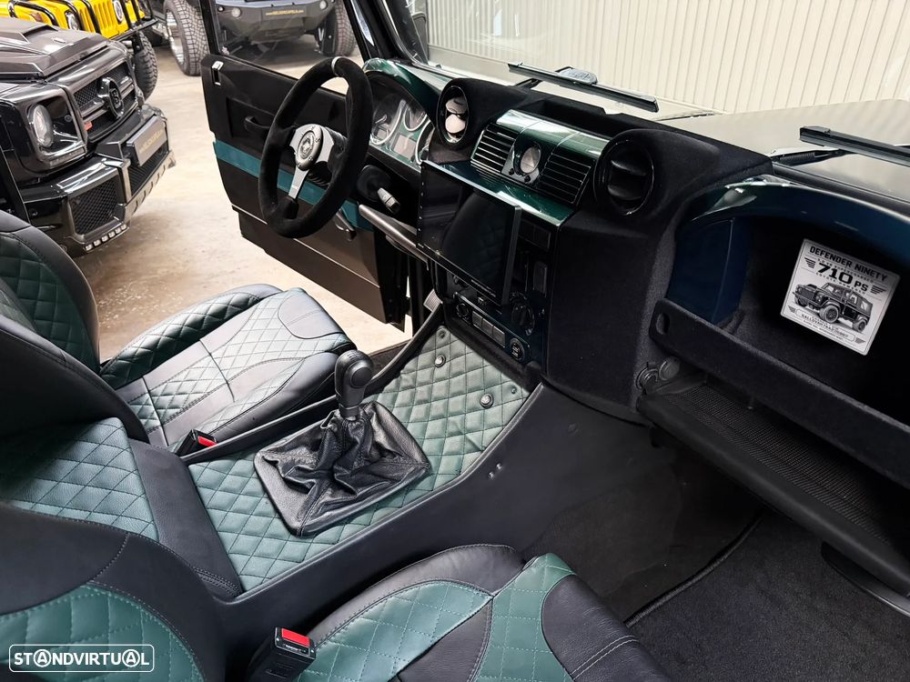 Land Rover Defender - 28