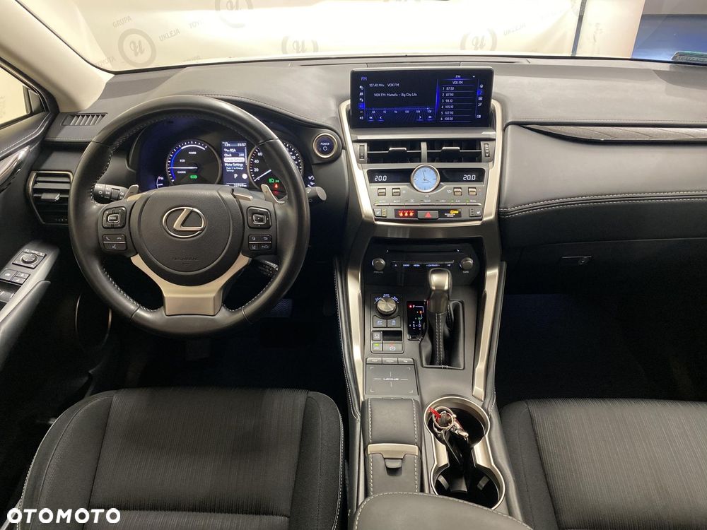 Lexus NX 300h Business Edition AWD - 3