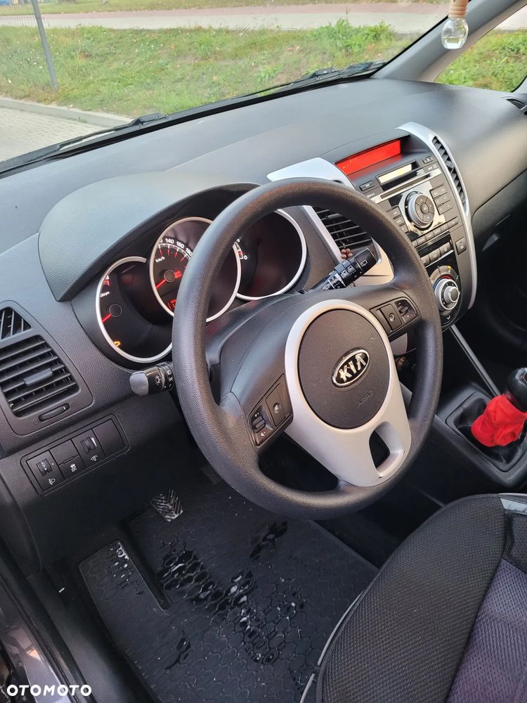 Kia Venga 2012 photo 4