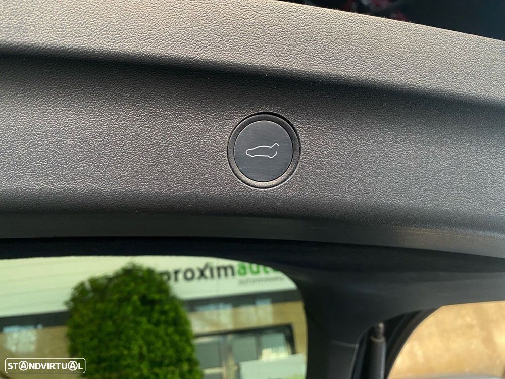 Tesla Model Y Standard RWD - 9