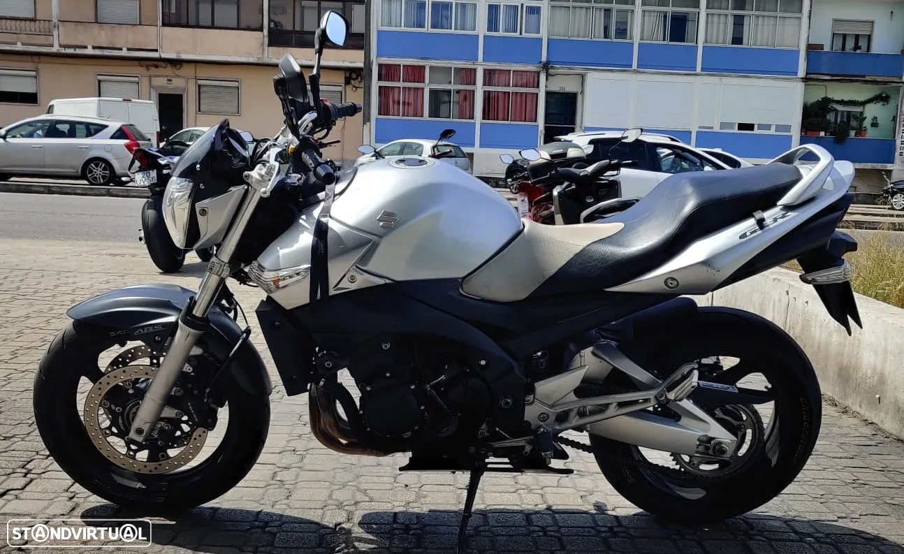Suzuki GSR 600 - 2
