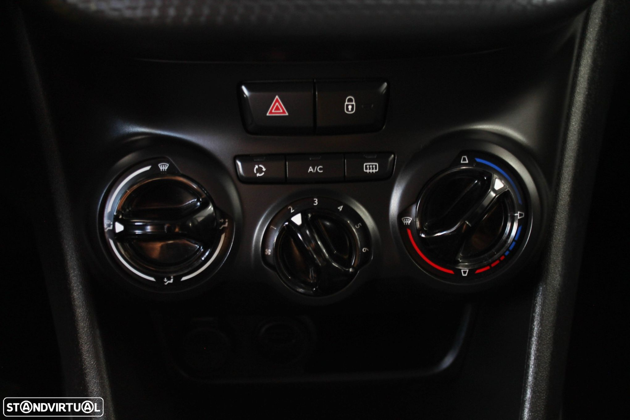 Peugeot 2008 1.5 BlueHDi Style - 23