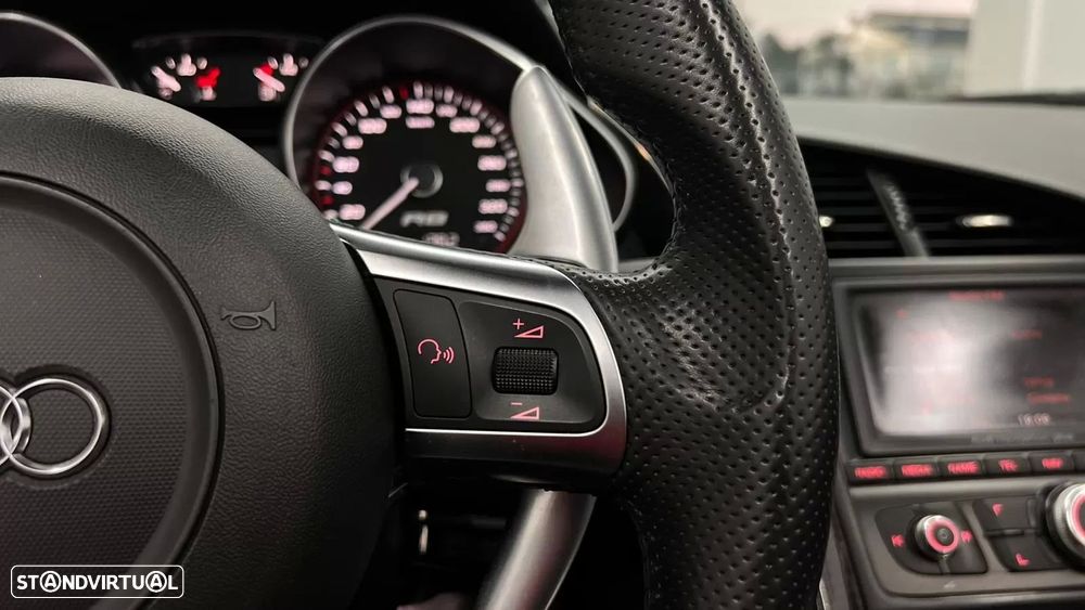 Audi R8 Spyder 5.2 FSi V10 quattro R-tronic - 28