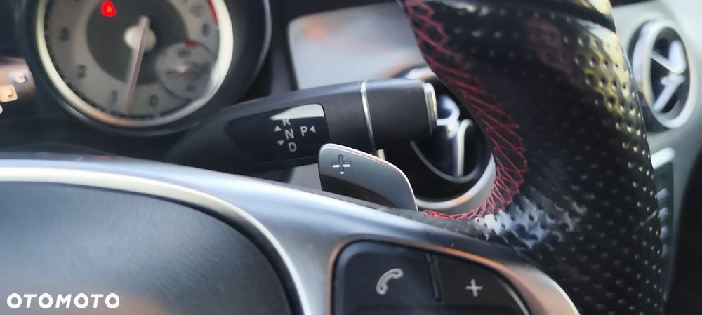 Mercedes-Benz GLA 200 7G-DCT AMG Line - 15