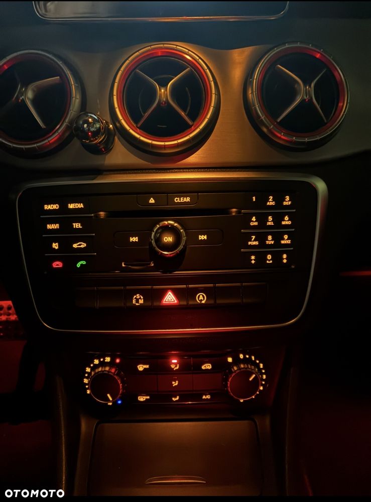 Mercedes-Benz CLA 180 7G-DCT AMG Line - 10