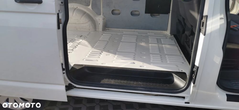 Volkswagen T5 - 26
