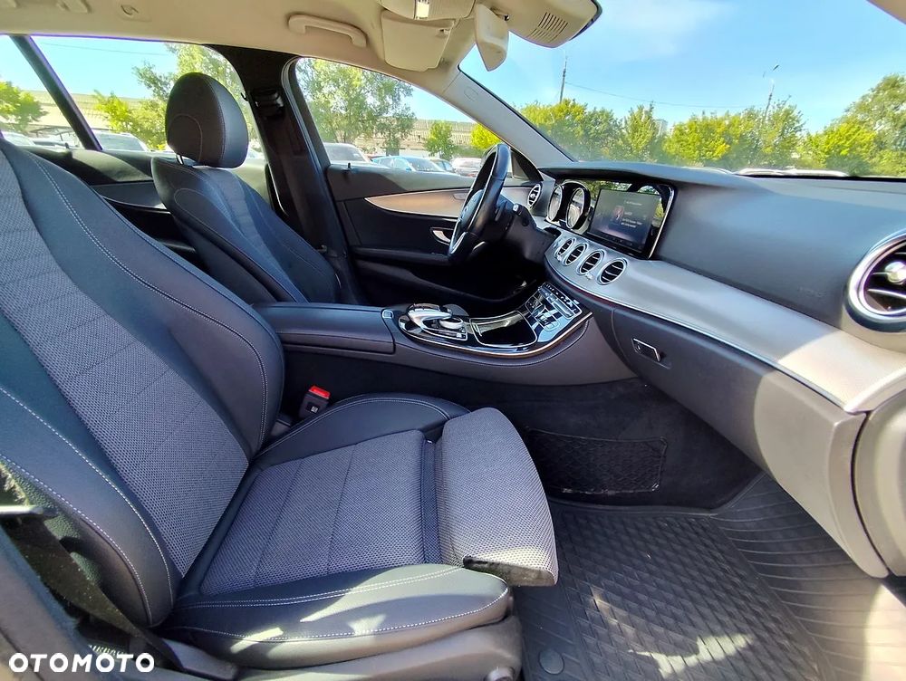 Mercedes-Benz Klasa E 220 d 4-Matic 9G-TRONIC - 10